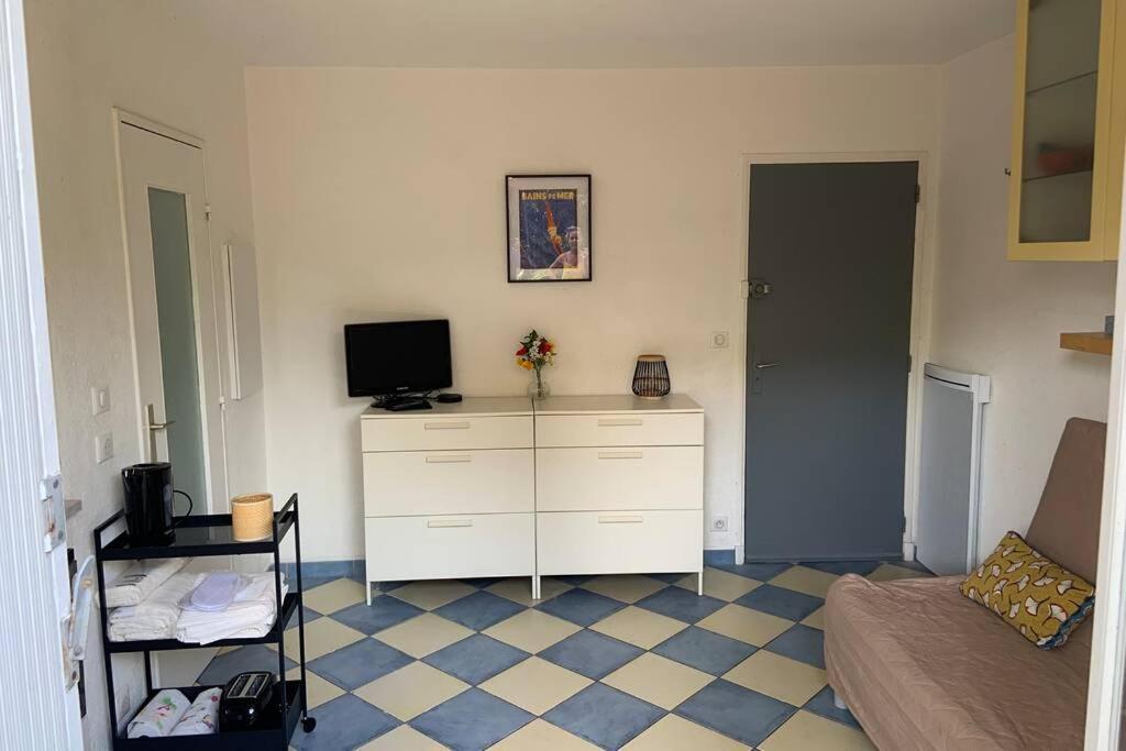 Les Bains De Mer Yourhosthelper Apartment Bandol Bagian luar foto